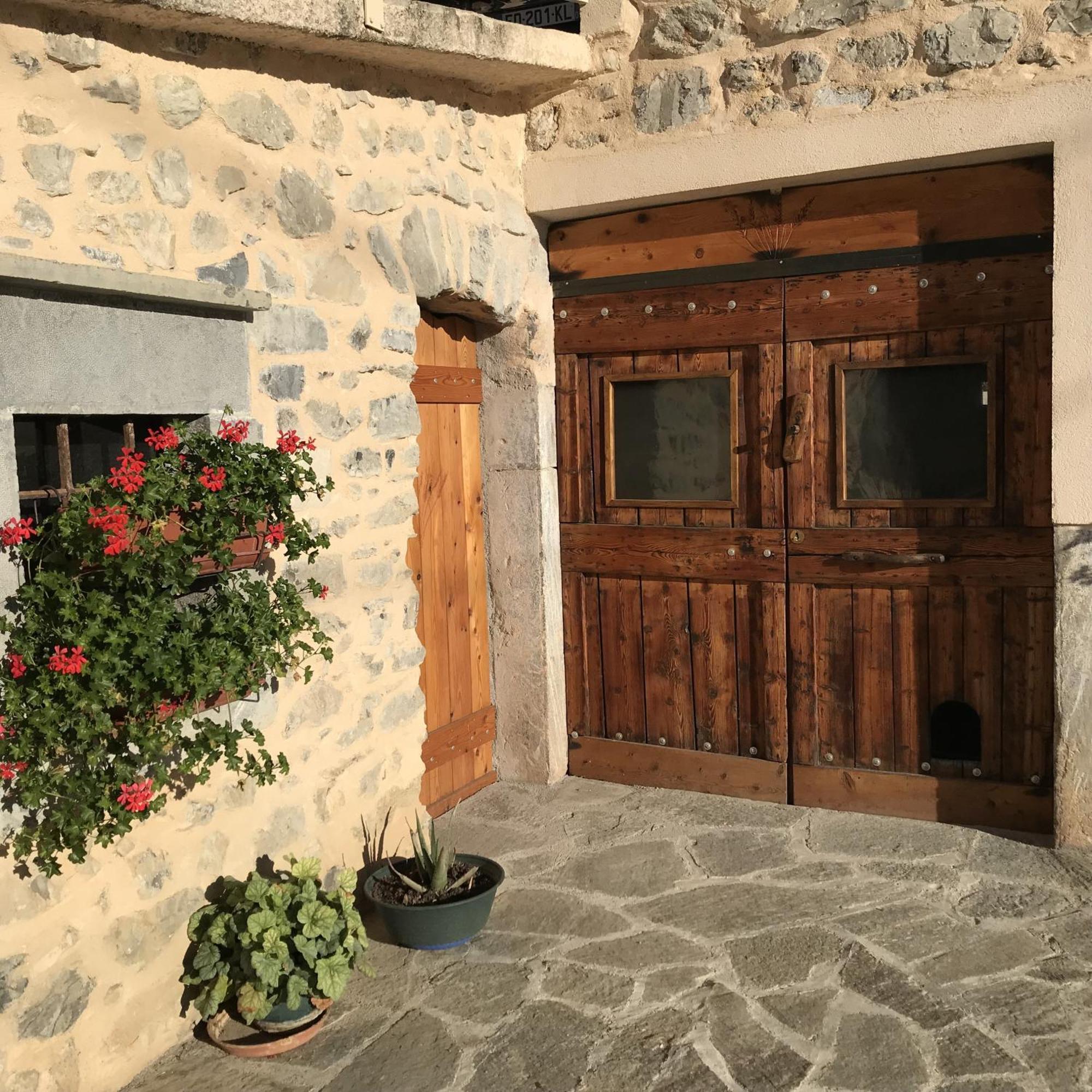 Le Rocher Des Ducs, Vue Sur Montagne, Abris Voitures Et Motos Le Glaizil Exterior foto