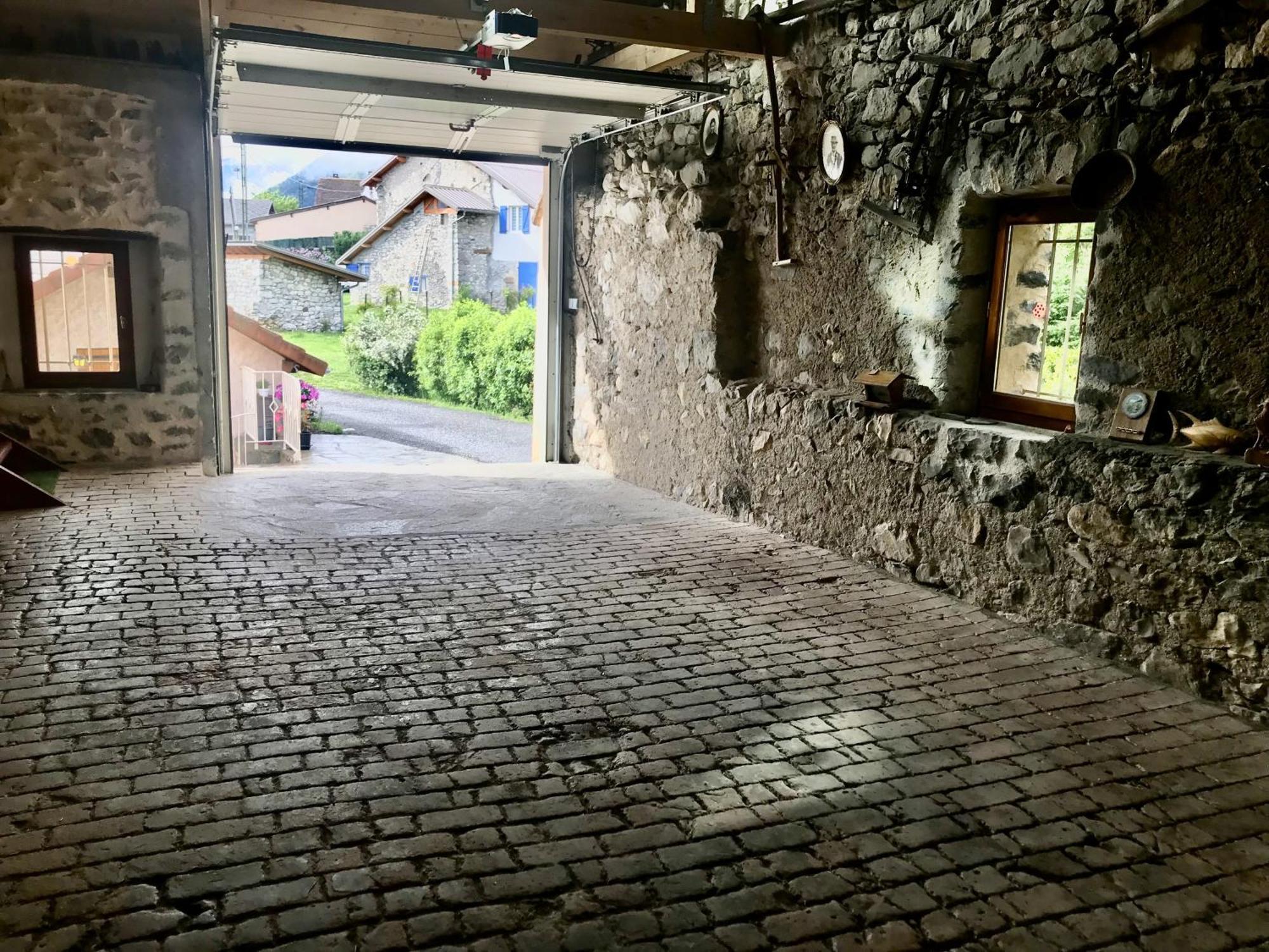 Le Rocher Des Ducs, Vue Sur Montagne, Abris Voitures Et Motos Le Glaizil Exterior foto