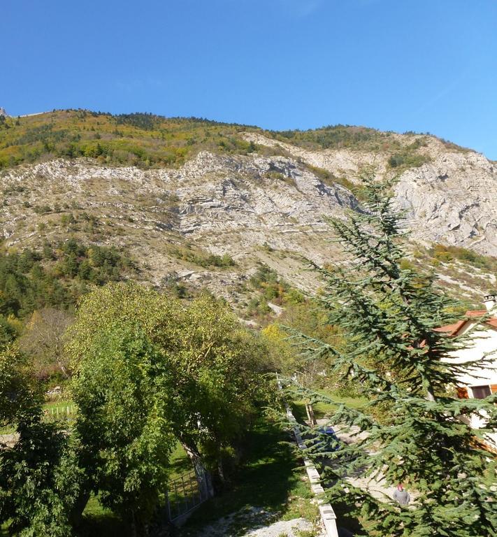 Le Rocher Des Ducs, Vue Sur Montagne, Abris Voitures Et Motos Le Glaizil Exterior foto
